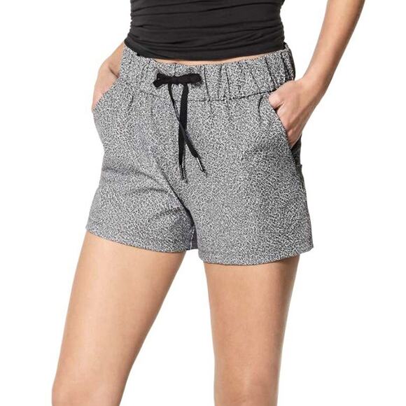 Lululemon On The Fly Shorts Womens Size 8 Alpine White & Black Inseam 2.5” - Picture 1 of 5